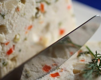 Recette tiré du livre "La cuisine aux huiles essentielles" d'Aymeric Pataud, terrine de poissons et légumes anisée à déguster en entrée...