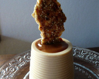 Pannacotta à la confiture de lait et sa nougatine croquante