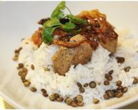 Le Biryani est une combinaison de riz, de safran, d'épices et de viande, poisson ou légumes.