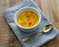 Incroyable le parcours gourmand de cette petite crème toute simple qui a pour ancêtre la crème catalane ! Depuis plus de 20 ans, elle reste quasiment indémodable dans…