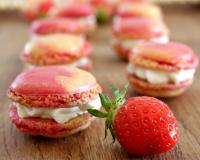 Je vous propose des macarons garnis d'une ganache montée au chocolat blanc, j'ai parfumé cette ganache avec la sauge ananas et j'y ai déposé des petites rondelles de…