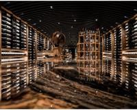 Voici l'impressionnante cave de l’Ambivium, un authentique "musée du vin" avec 1 étoile Michelin