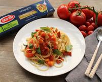 Un régal ce plat de spaghetti, aux saveurs et textures différentes : le croquant des amandes, le moelleux des tomates, le parfum du basilic… Buon…