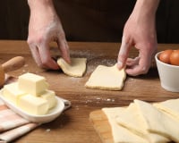 Sans lactose : par quoi remplacer le beurre pour faire une pâte feuilletée ou un gâteau ?