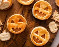 Comment faire des mini tourtes à la citrouille Jack o’lantern pour un apéritif d’Halloween ?