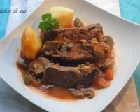 Langue de bœuf sauce piquante aux câpres