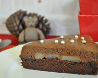 Le fondant est réalisé à partir d'une mousse au chocolat noir et amer. La moitié de cette mousse est sucrée avec des noix caramélisées puis cuite rapidement au four;…