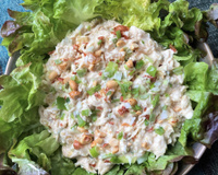 Salade de poulet au yaourt, mangue et curry