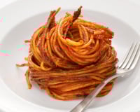 Spaghetti all’assassina : la recette italienne étonnante qui transforme des pâtes brûlées en un véritable délice