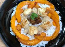 Wok de poulet à la courge butternut et sauce cacahuète