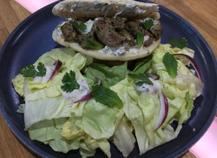 Kebab maison et sauce épicée à la menthe