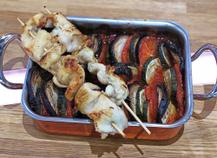 Ratatouille et brochettes de poulet grillé