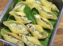 Conchiglioni farcies au bleu d'Auvergne et émulsion verte à la roquette