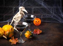 Comment préparer “un spritz noir”, le cocktail parfait pour la soirée d’Halloween ?