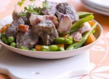 Joue De Porc Cuisiné Au Vin Cocotte De Légumes Et Fruits Dautomne