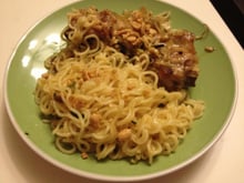 Poulet à la thaï et nouilles asiatiques