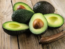 “Trop mûr, trop vert... trouver l'avocat parfait n'est pas toujours évident !” : une diététicienne partage son astuce pour bien le choisir