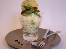 Verrine de risotto aux asperges vertes, morilles et estragon, tuile de parmesan et pavot
