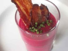 Betteraves au kiri et croquant de lard