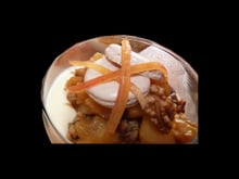 Verrines panna cotta, compotée de pommes et streusel aux noix du Périgord