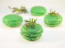 Macarons poires-romarin