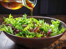 Avant ou après le plat principal : à quel moment manger la salade au cours du repas ?