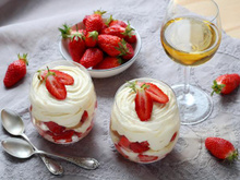 Et si les meilleures recettes de tiramisus à la fraise étaient plus faciles en verrines ?