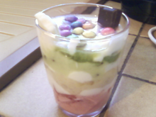 Verrine kiwi-banane-fraise