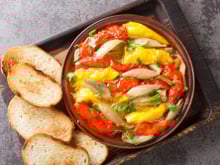 Connaissez-vous l’escalivada, cette spécialité espagnole avec des légumes marinés ?