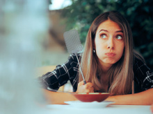 Voici les aliments à éviter si vous ne voulez pas attirer les moustiques vers vous !