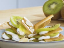 Mille-feuilles de brick au kiwi de l'Adour IGP et fromage à tartiner