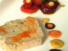 Terrine de foie gras de la mer, carottes multicolores glacées