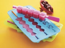 Sucettes glacées au sirop de grenade maison