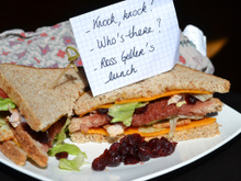 Le sandiwch aux restes de Thanksgiving de Ross