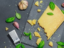 Parmesan vert : connaissez-vous ce condiment express à faire avec seulement 2 ingrédients ?