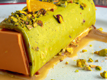 Bûche au caramel au beurre salé et pistache