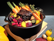 Joue de bœuf braisée bourgeoise, cocotte de légumes et fruits d'automne