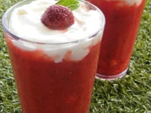 Gaspacho sucré de fraises et sa chantilly au basilic
