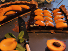Tarte ganache chocolat verveine aux abricots pochés