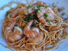 Spaghetti rouge aux crevettes tigrées balsamique