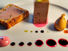 Terrine de biche et foie gras et sa compotée d'airelles