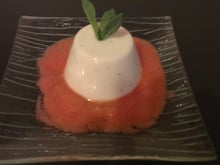 Panna-cotta au chèvre et coulis de tomates à la menthe
