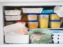 Dégivrage du congélateur : le geste obligatoire à faire 2 fois par an pour économiser de l’argent et sauver vos aliments