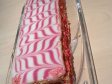 Mille-feuilles aux fraises et pralines roses