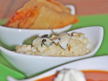Déclinaison d'amuse-bouches autour du Roquefort Papillon Velouté tiède de tomates légèrement confites, mousse au Roquefort, Risotto crémeux au Muscat de Rivesaltes, copeaux de Roquefort, et Croustill