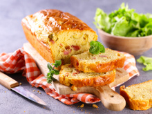 Cake aux dés de jambon et olives