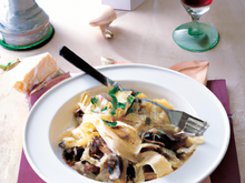 Fettuccine bicolores aux champignons et ricotta salée