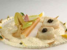 Noix de Saint-Jacques et caviar et endives au jambon de Reims