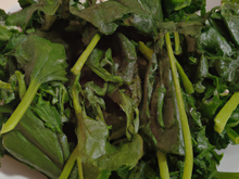 Feuilles d'épinards aux pignons de pin