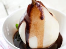 La poire Belle-Hélène : histoire et recette d’un dessert culte